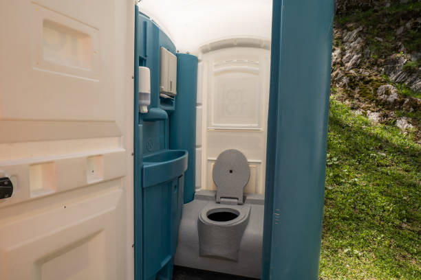 Porta potty delivery and setup in Bayshore Gardens, FL